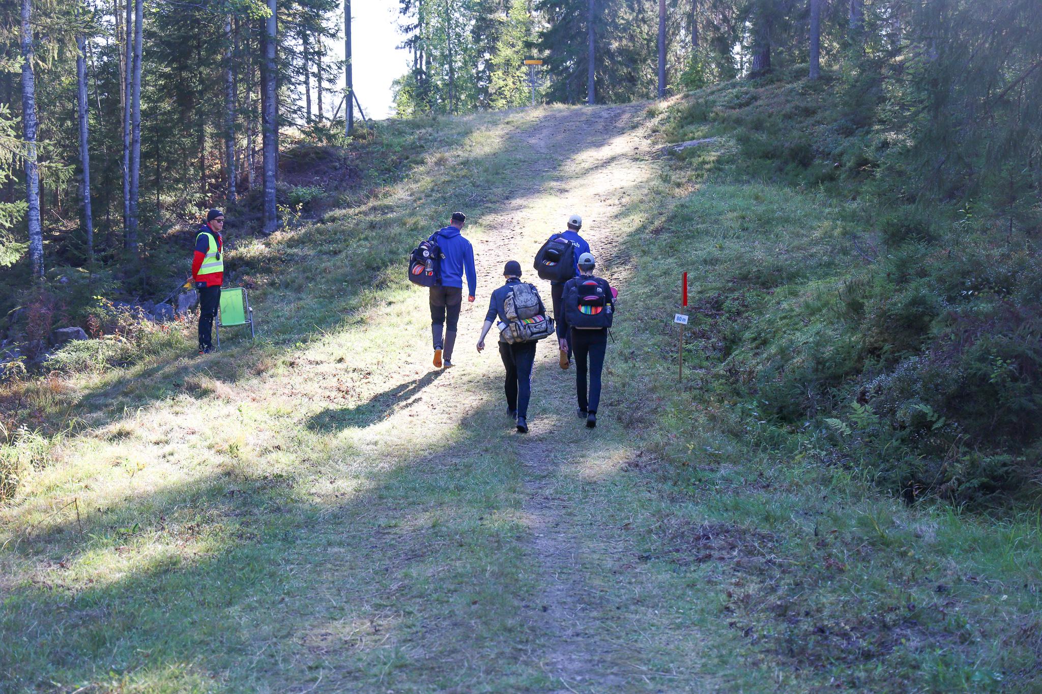 parifrisbeegolfin-sm-kilpailut-avattiin-saarij-rvell-suomen